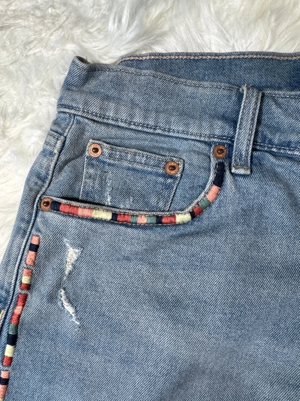 GAP Light Blue Denim Shorts with Multicolor Embroidered Trim Size 4/27